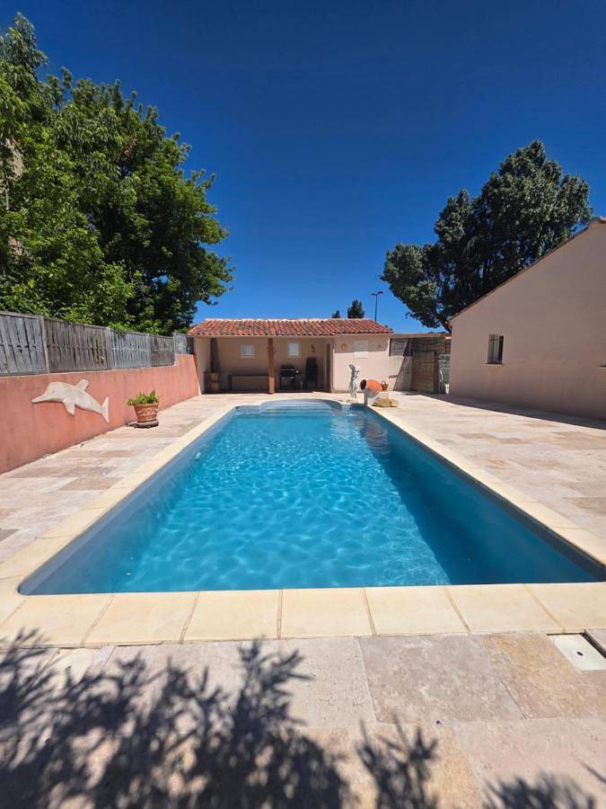 Location de vacances pour 6 personnes, avec piscine ainsi que vue et jardin à Piolenc - 4