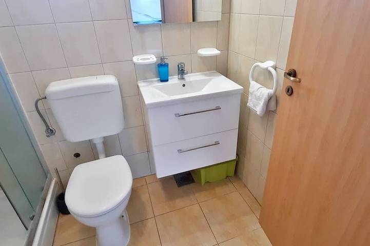 Ganze Wohnung, Ferienwohnung Marija 2 direkt am Strand mit Balkon mit Meerblick in Betina, Murter