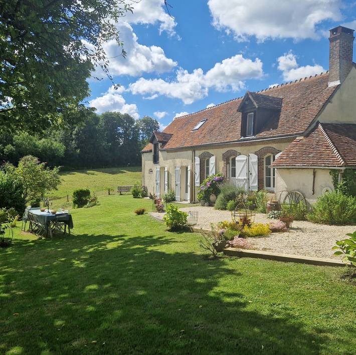 Gîte pour 11 personnes, avec piscine et jardin à Vibraye
