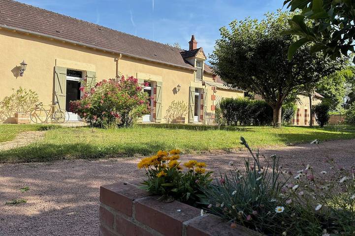 Location de vacances pour 8 personnes, avec Terrasse et Jardin dans Cuffy
