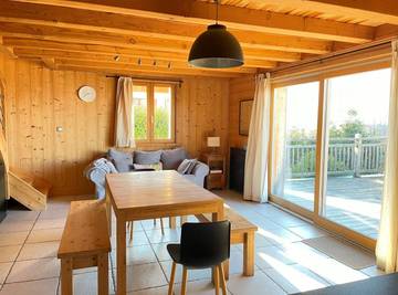Gîte pour 6 personnes, avec balcon ainsi que jacuzzi et jardin à Saint-Eustache