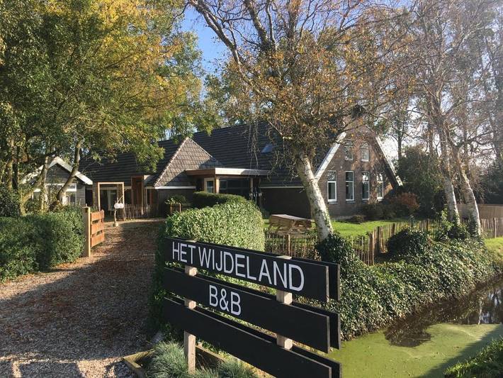 B&b voor 2 personen, with Terras and Whirlpool as well as Uitzicht in Zwolle