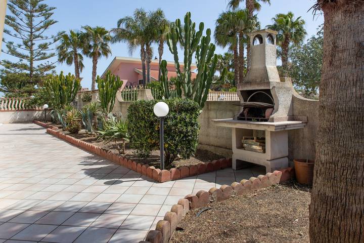 Villetta indipendente a 10 min dal mare con giardino, Bbq e parcheggio privato in Santa Maria del Focallo, Ispica