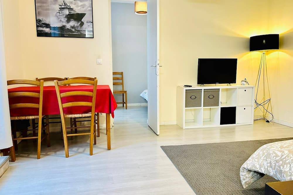 Appartement entier, T2 35 m² indépendant sur allée privée aux portes de Paris in Garches, Hauts-de-Seine