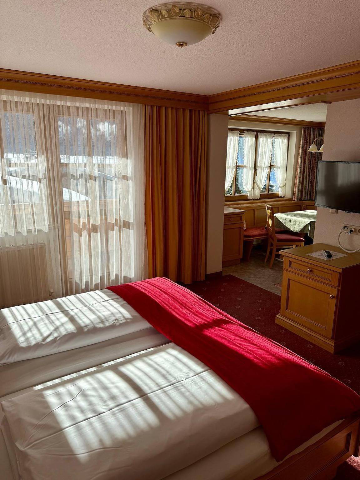 Hel ferielejlighed, App. 2 Pers.: Wohn-Schlafraum/Dusche, Wc in Flirsch, Arlberg