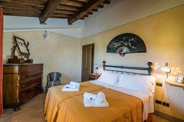 Splendida villa indipendente con WIFI, piscina privata, A/C, vasca idromassaggio, TV, balcone in Montaione, Firenze province