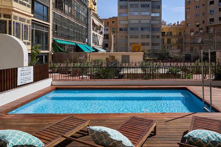 B&B für 30 Personen, mit Pool und Balkon in Barcelona