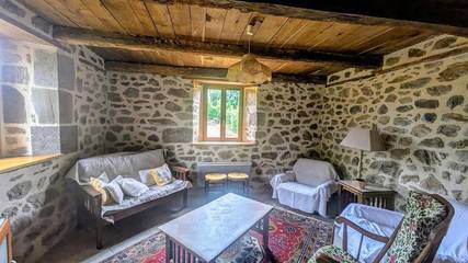 Gîte pour 4 personnes, avec jardin à Bassignac