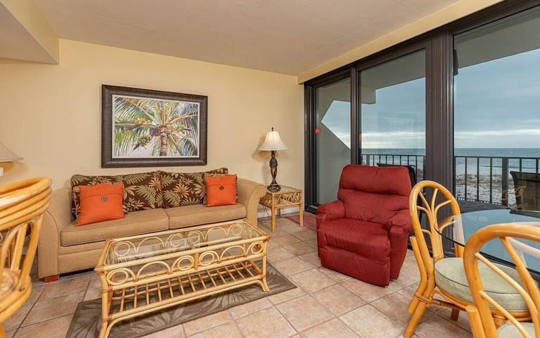 Vacation rental for 4 people, with balcony and pool in Gulf Shores