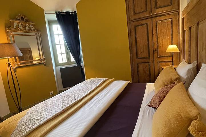 Location de vacances pour 31 personnes, avec jardin, animaux acceptés à Noyers - 2