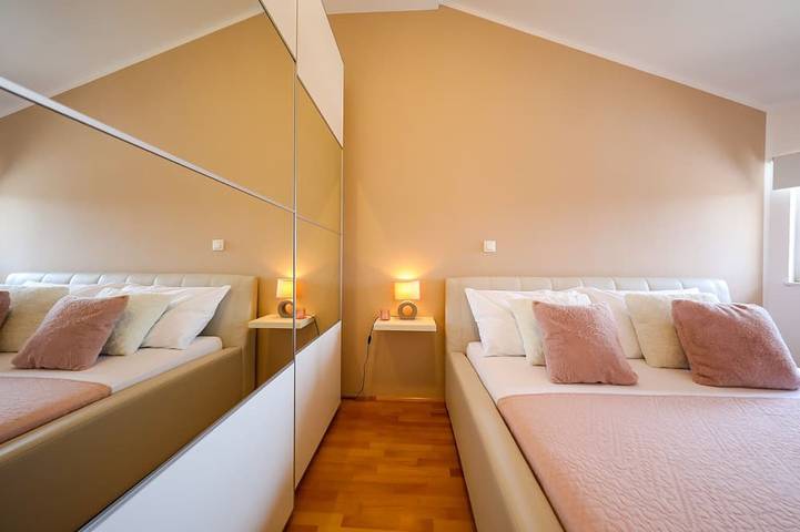 Appartement entier, Appartement exclusivement équipé à l'étage vous attend. in Biograd na Moru, Région de Zadar