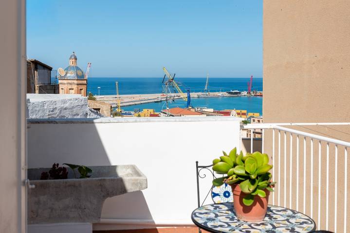 Hel lägenhet, Holiday House Annunziata with Terrace in Termini Imerese, Palermo provins