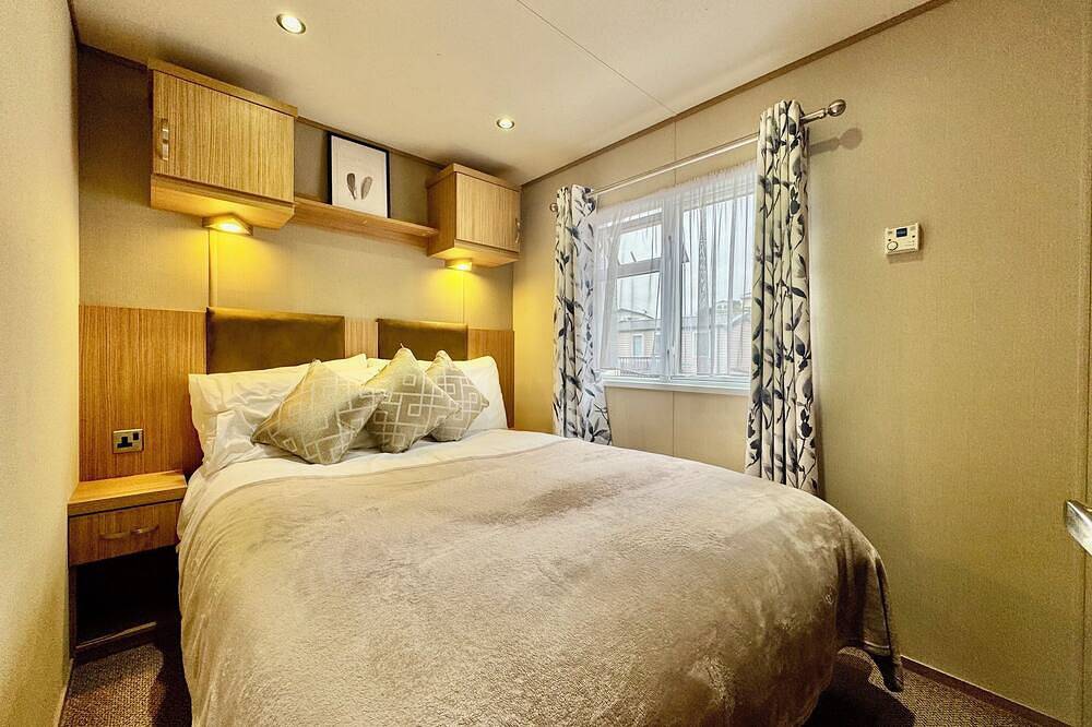 Beach Coast Getaway in South Devon! Hill Views and on site entertainment, in Bigbury-on-Sea, Bigbury on Sea