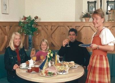 Ganze Ferienwohnung, Café Chiemgau und Gästehaus - Appartement 11 Zinnkopf, 30qm, Balkon, Kochnische, 1 Wohnschlafzimmer, Wlan, 2 P in Ruhpolding, Bayerische Alpen
