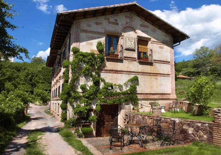 Apartamento para 16 personas, con Balcón y Terraza además de Jardín y Vistas al lago en El Rasillo de Cameros