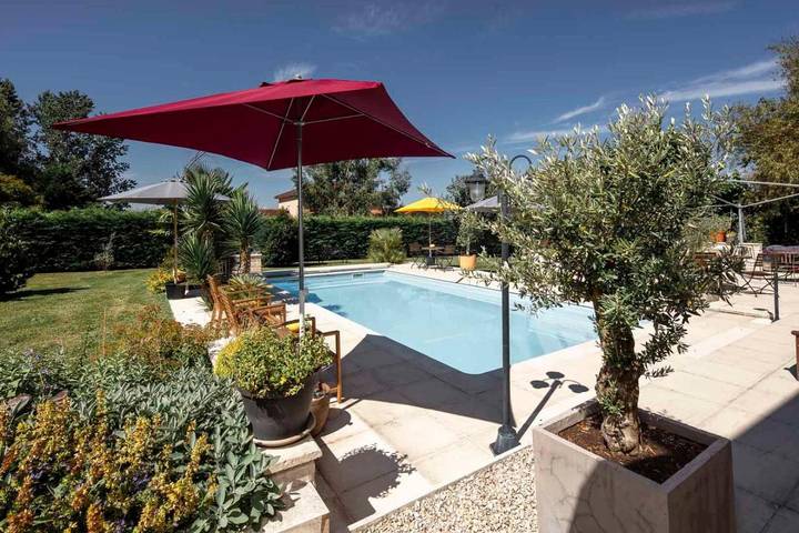 Chambre d’hôte pour 2 personnes, avec Terrasse et Jardin ainsi que Piscine et Vue