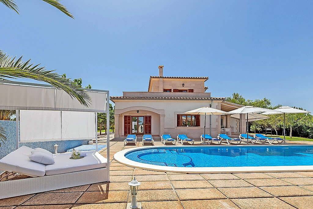 Finca Villa Marga für 8 Personen nahe Muro auf Mallorca in Muro, Mallorca Norden