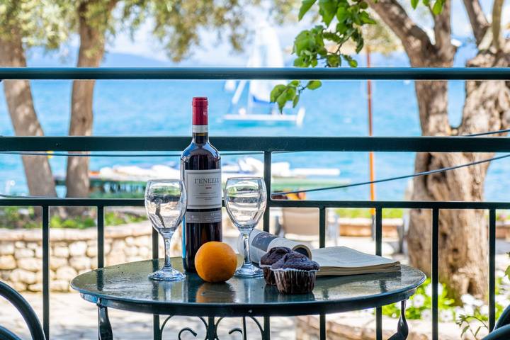 Entire studio, Nikiana Club - Studio 5 Apartment-Studio with Sea View & Wi-Fi in Nikiana, Alexandros