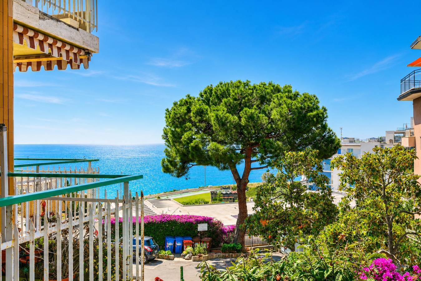 Appartamento intero, Casa Emma With Sea Glimpse Terrace Walk to Beach in Sanremo, Comune di Sanremo