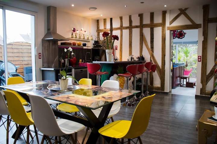 Location de vacances pour 8 personnes, avec Jacuzzi ainsi que Terrasse et Jardin à Saint-André-les-Vergers