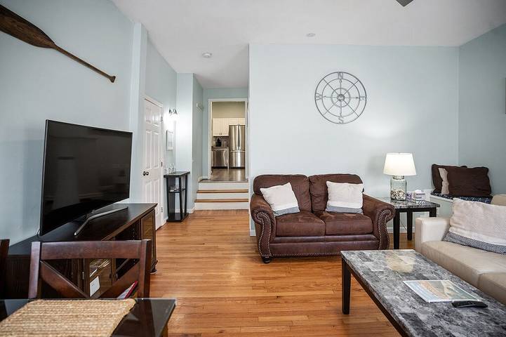 Vacation rental for 6 people, with yard in Newport