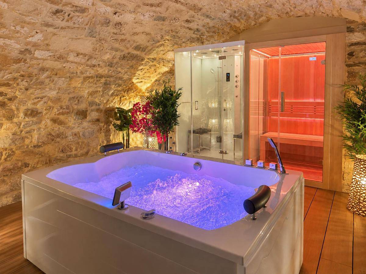 Château De La Caze Piscine & Spa - Ste Enimie in Laval-du-Tarn, Parc national des Cévennes