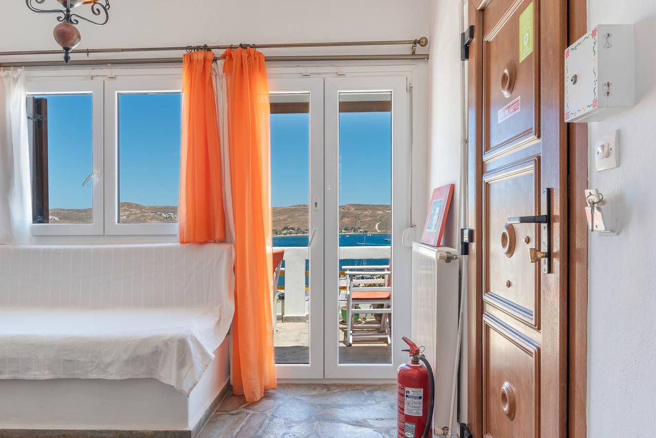 Ganze Wohnung, Ferienwohnung 'Agnadi' mit Meerblick, Balkon und Klimaanlage in Livadi, Kykladen