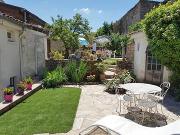 Location de vacances pour 6 personnes, avec jardin et vue à Tournus