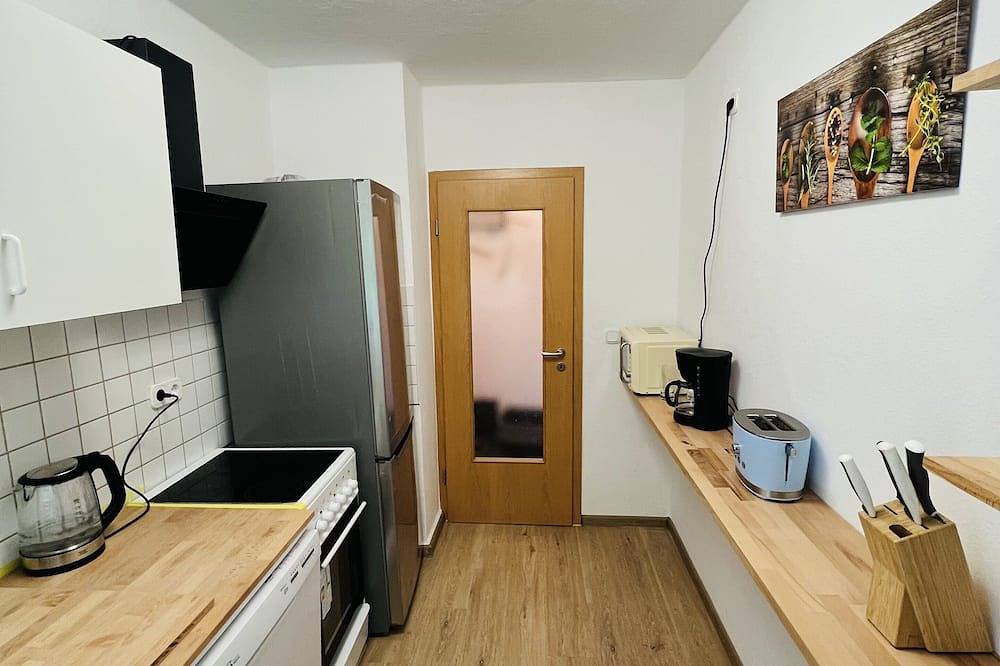 Ganze Wohnung, Großzügige Unterkunft + Wifi + Parkplatz in Rothenbach, Glauchau