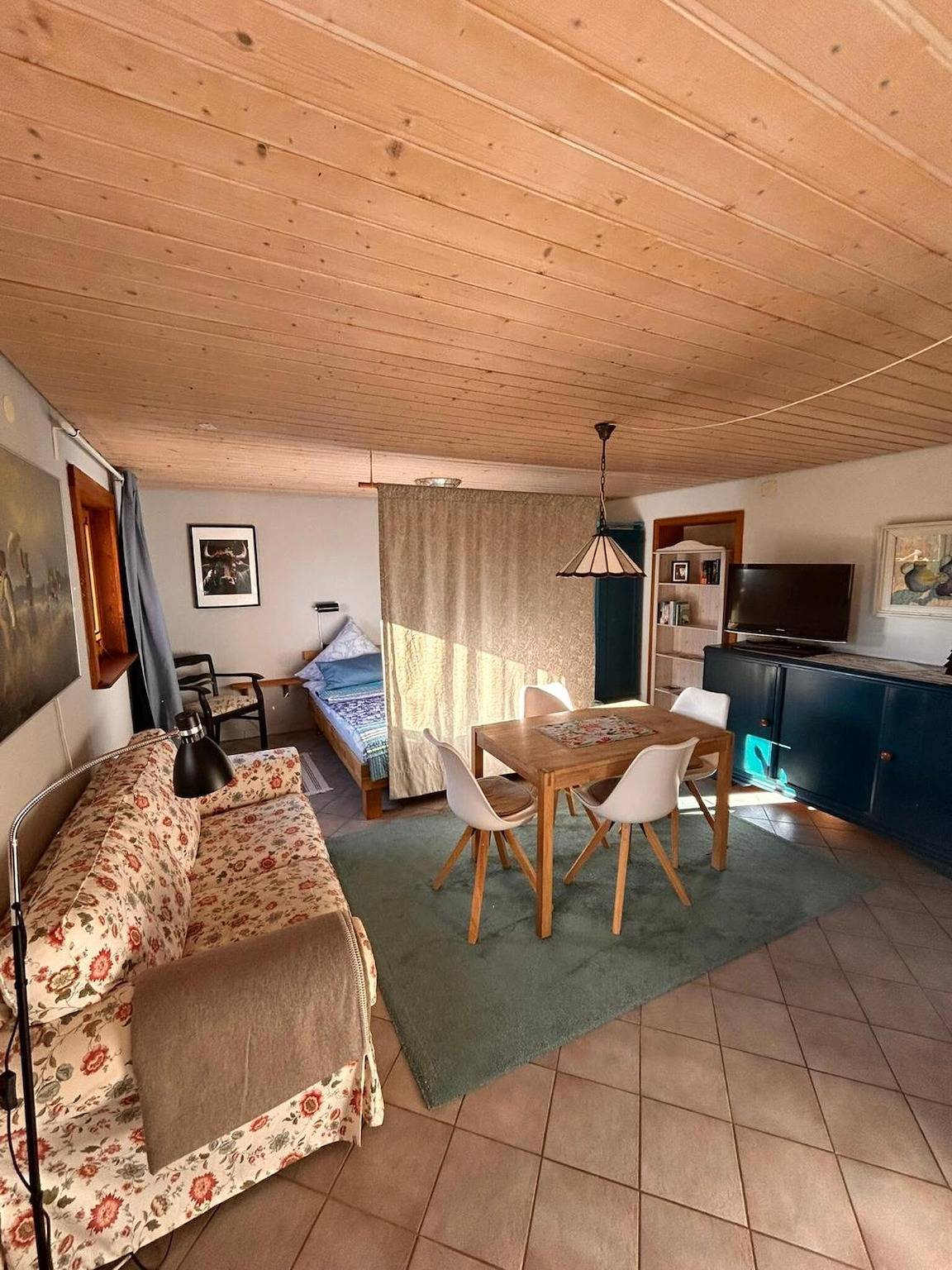 Ganzes Studio, Ferienwohnung Blick in den Garten mit Terrasse an der Wutachschlucht und Südschwarzwaldradweg in Bonndorf im Schwarzwald, Südschwarzwald