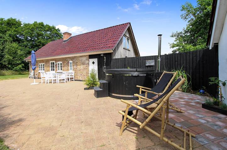 Ferieudlejning for 5 personer, med terrasse i Fjand