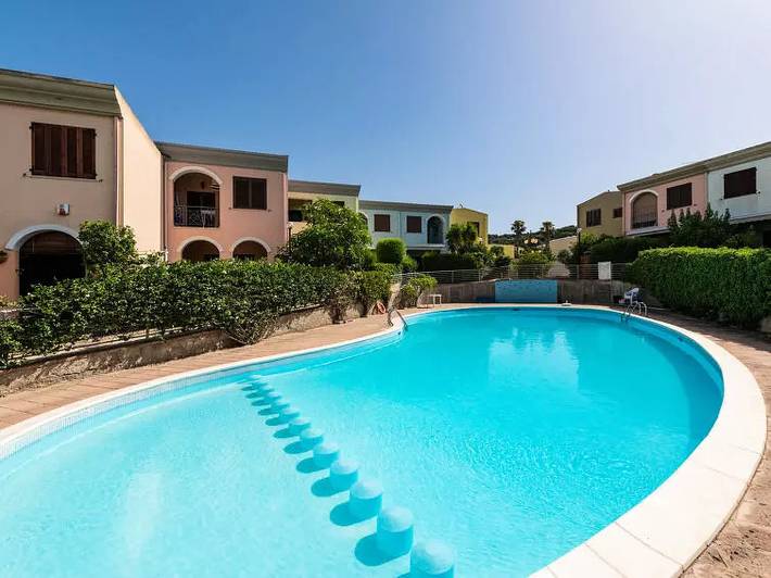 Villa voor 4 personen, met tuin en zwembad in Villasimius