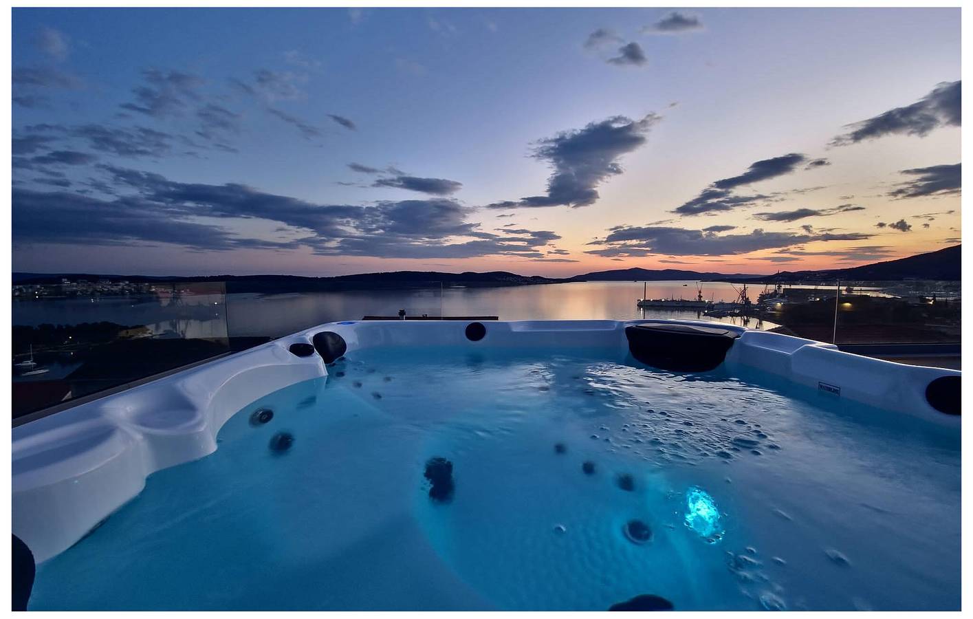 Spacieux, à 2 km de la plage : appartement élégant avec piscine et terrasse in Trogir, Čiovo