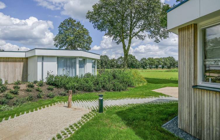 Vakantiehuis voor 4 personen, with uitzicht and terras as well as tuin in Limburg