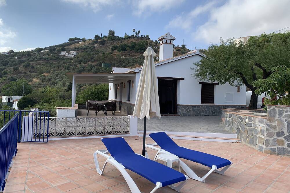 Cortijo Airen, New in the rental! Recently renovated holiday home in the campo in Cómpeta, Málaga Province
