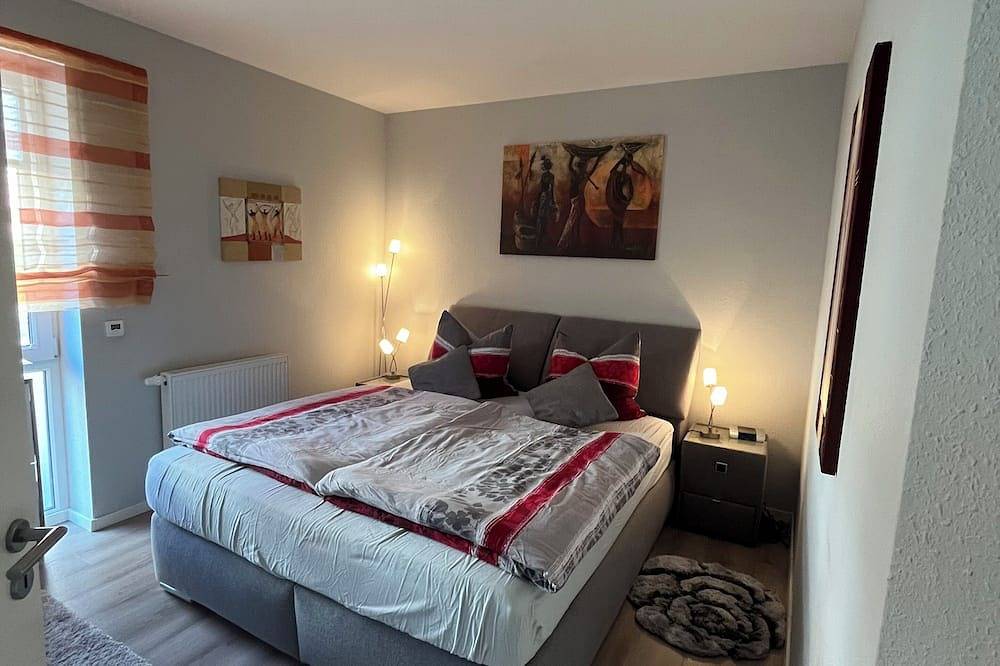 Ganze Wohnung, Moderne helle Ferienwohnung in Bad Zwischenahn - direkt am Zwischenahner Meer in Rostrup, Bad Zwischenahn