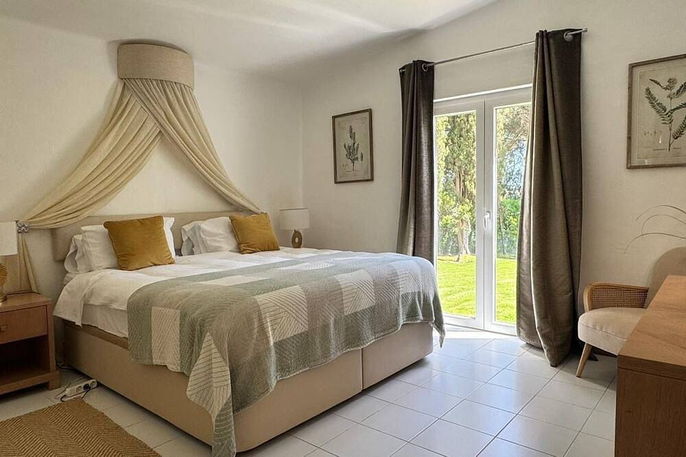 Dream villa in front of the golf course in Quinta do Lago, Almancil