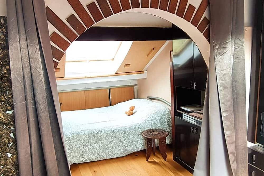 Entire apartment, Coquet 2 Pièces Sous les Toits in Fresnes, Val-de-Marne