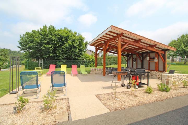 Gîte pour 11 personnes, avec terrasse et jardin dans Parc naturel régional Périgord-Limousin - 2