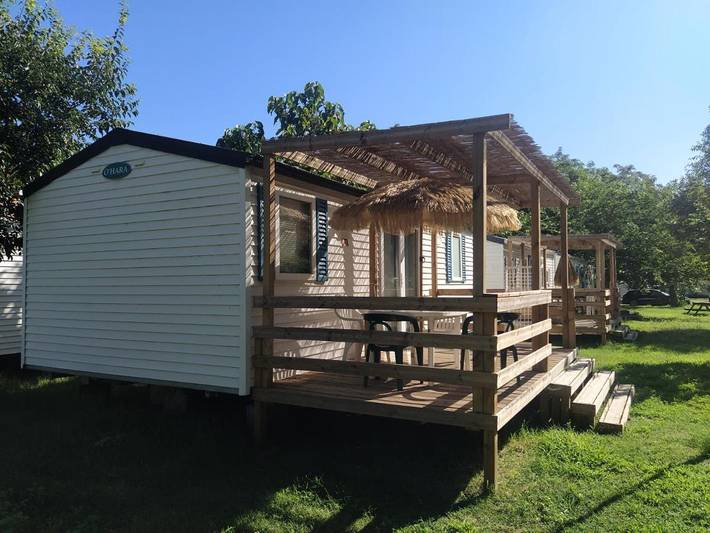 Location de vacances pour 4 personnes, avec vue ainsi que terrasse et piscine à Saint-Just-d'Ardèche - 3