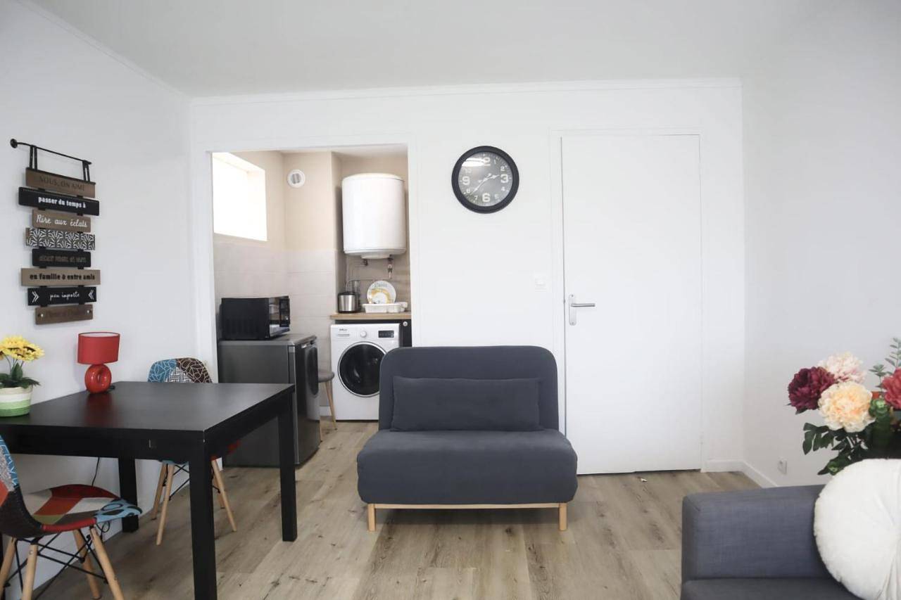 Appartement entier, Studio Apartment in Mantes-la-Jolie, Yvelines