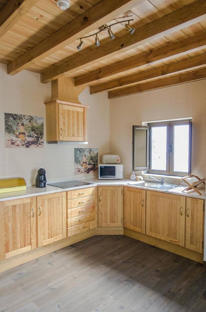 Maison de campagne pour 6 personnes, avec piscine ainsi que jardin et vue dans Avis - 3
