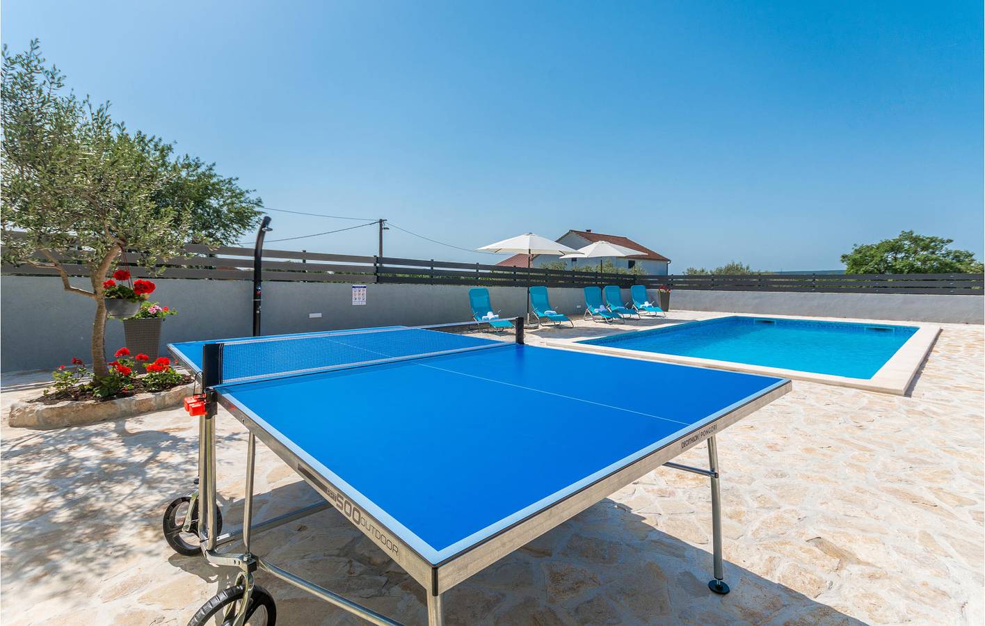 Geheel vakantieappartement, Vakantieappartement voor 6 personen met tuin in Zadar