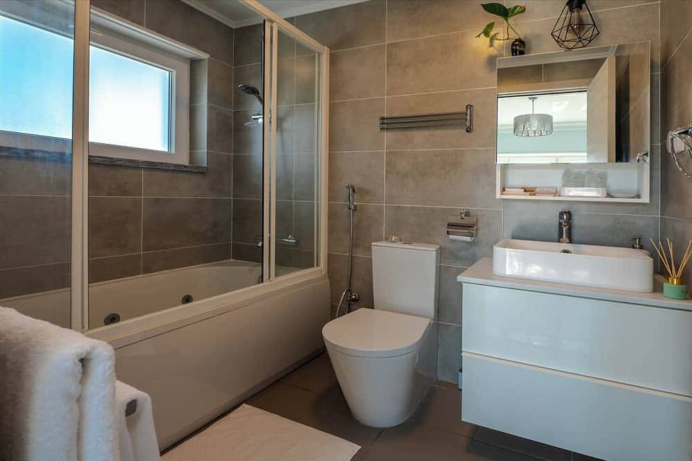 One Living Room One Bedroom Apartment with Kitchen in Cascais Beachfront Villa in Cascais e Estoril, Costa de Lisboa