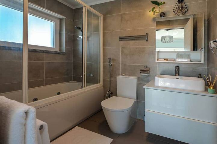 One Living Room One Bedroom Apartment with Kitchen in Cascais Beachfront Villa in Cascais e Estoril, Costa de Lisboa