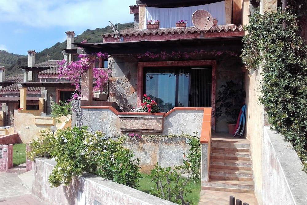 Leiter von vier Reihenhäusern in Porto Tramatzu, Villaputzu