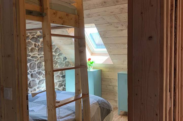 La Grange de la Gratade: a vacation rental where you can reconnect, recharge, and explore in Rochefort-Montagne, Regionaler Naturpark Volcans d'Auvergne