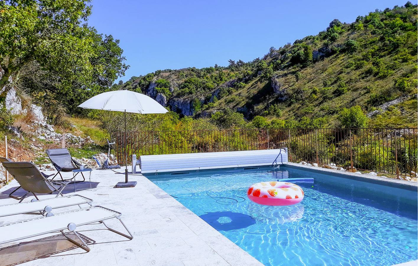 Appartement de luxe avec piscine, vue et WiFi in Gras, Privas