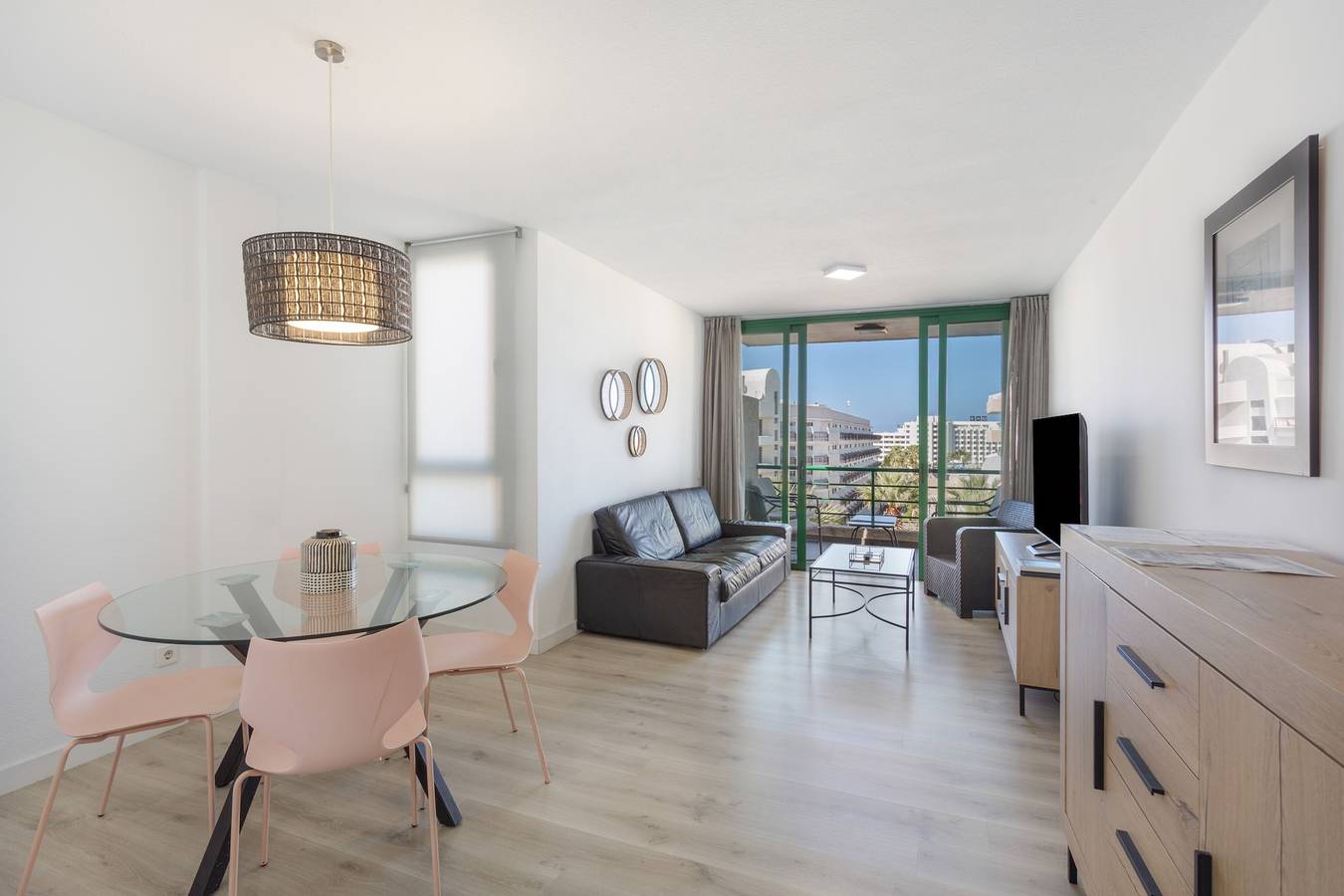 Appartement entier, Appartement de vacances 'Espectacular Y Amplio Las Américas' avec piscine privée, terrasse privée et Wi-Fi in Playa de las Américas, Arona