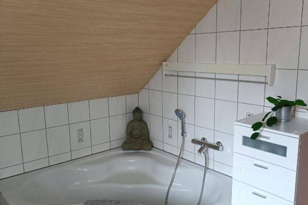 Entire apartment, Cozy Dg apartment in Kostheim in Mainz-Kostheim, Wiesbaden